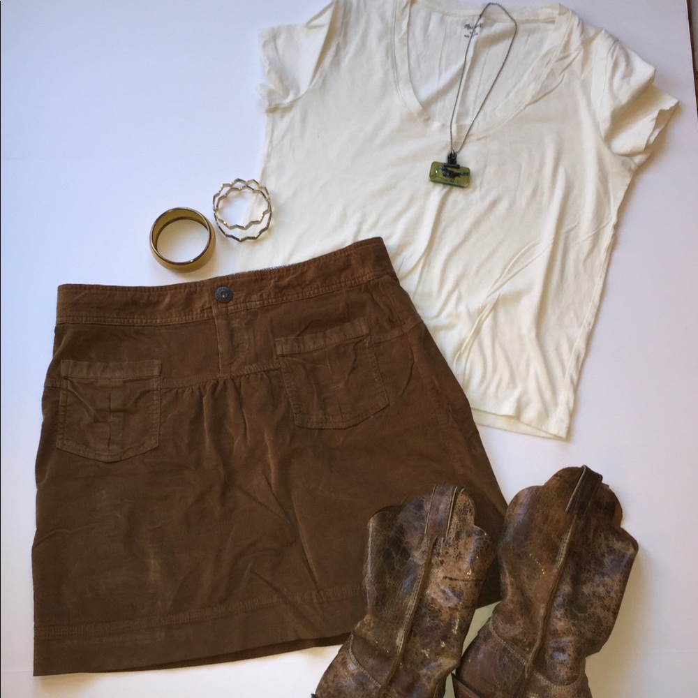 Athleta fine wale corduroy skirt with pockets